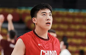 OB电竞app下载-博主：王俊杰依然是中国男篮4号位无代餐，今晚手感差点意思